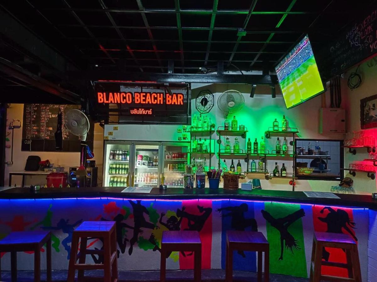 Blanco Beach Bar Hostel Phi Phi-öarna Exteriör bild