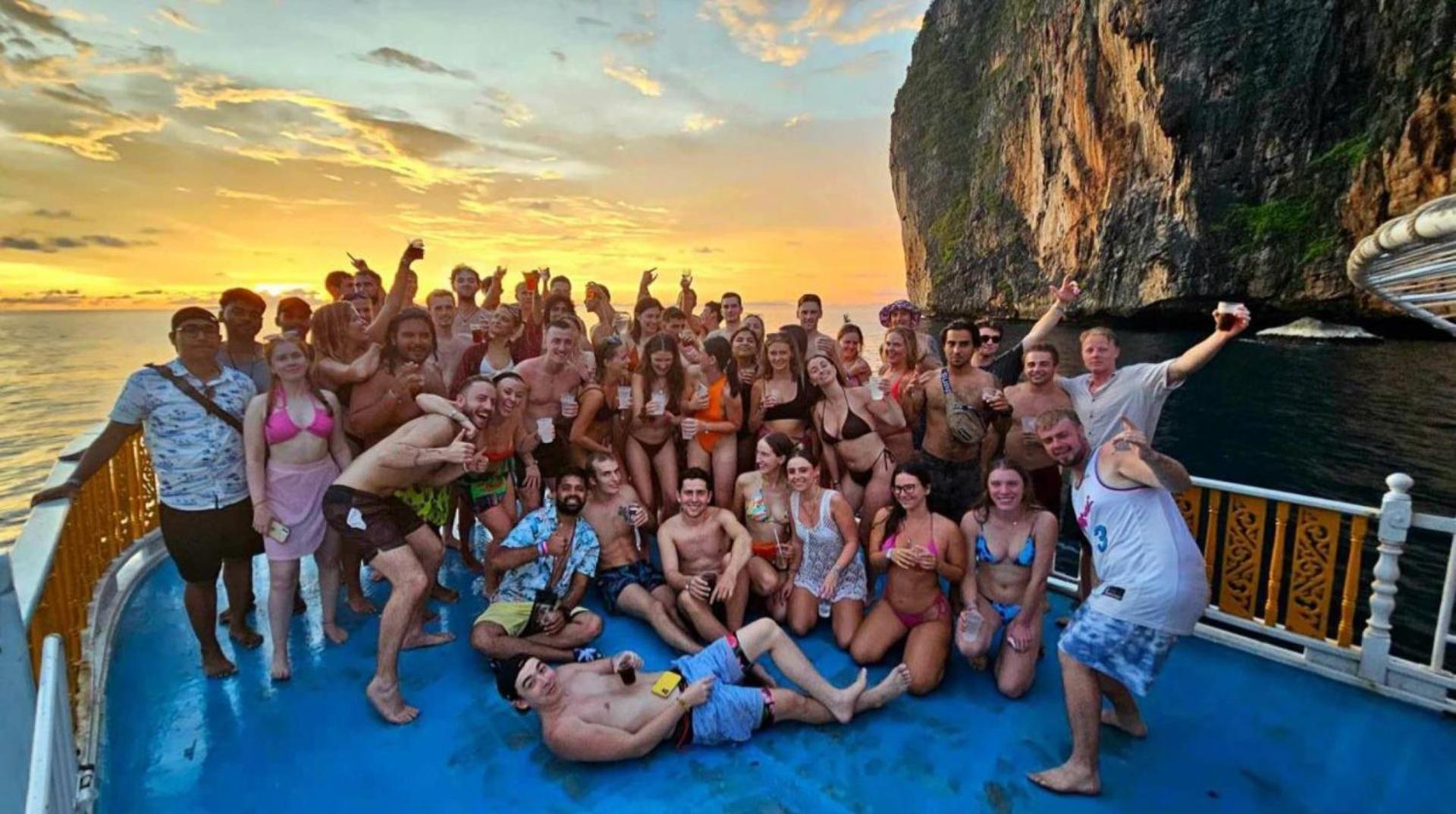 Blanco Beach Bar Hostel Phi Phi-öarna Exteriör bild